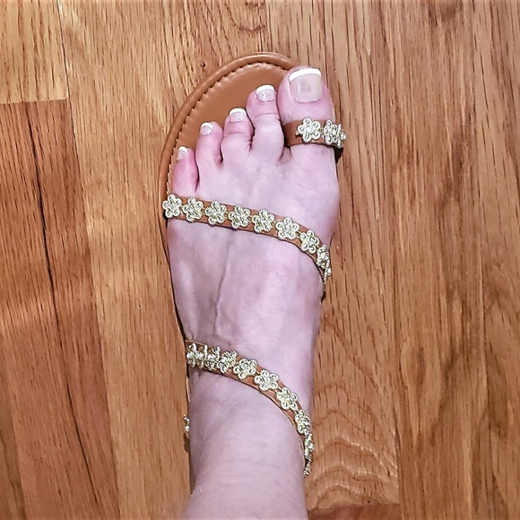 NWT Chic Roman-Inspired Strappy Sandals - Picture 7 of 8